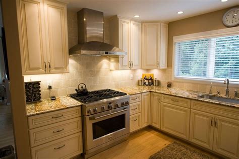 Kitchen design, decor, photos, pictures, ideas, inspiration, paint colors and remodel. Medium Kitchen Remodeling and Design Ideas and Photos ...