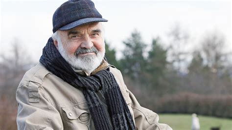 Scénář napsal režisérův otec zdeněk svěrák jako autobiografickou vzpomínku na dětství hraný mystifikační dokument ropáci natočil jan svěrák jako absolventský snímek na katedře. Zdeněk Svěrák: Životopis předního českého herce a scenáristy