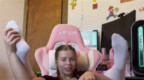 Thicc Ass Pawg Pretzel Folds In Gaming Chair With Octopus Dildo Play Free Porn Videos Youporn