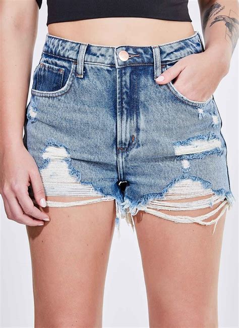 Short Hot Pants Em Jeans Médio Com Rasgos Youcom Vem Cá Conferir Suas Peças Favoritas