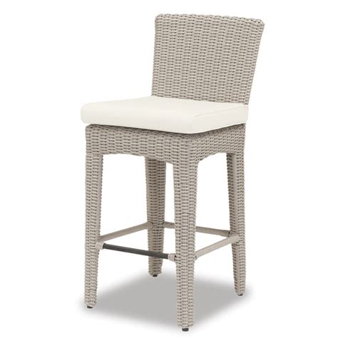 Our corner modules come in both standard and bar height with different styles to choose from. Manhattan Bar & Counter Stool | California Patio