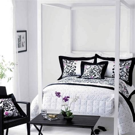 Black heavy is when you decorate the walls in black and the feature pieces (bed frame, bedding) are black as seen in picture (1) and (2). 15 modern bedroom designs in black and white color palette ...