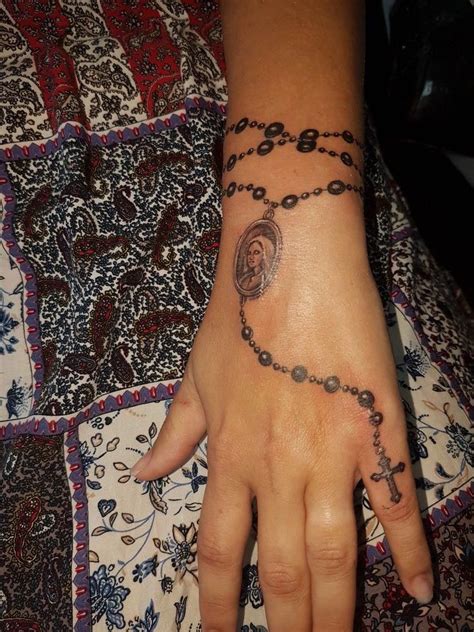 wrist tattoo bracelet #smallwristtattooformen | Tatouage poignet