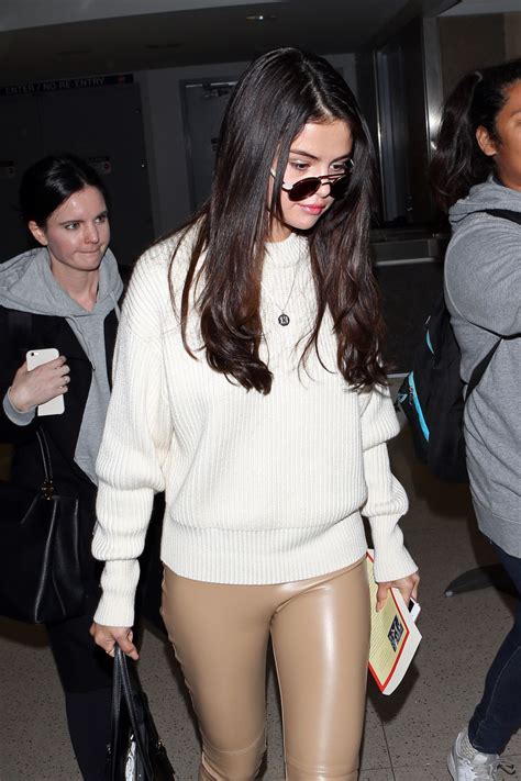 Selena Gomez Arriving At Lax Airport In Los Angeles 1128 2016