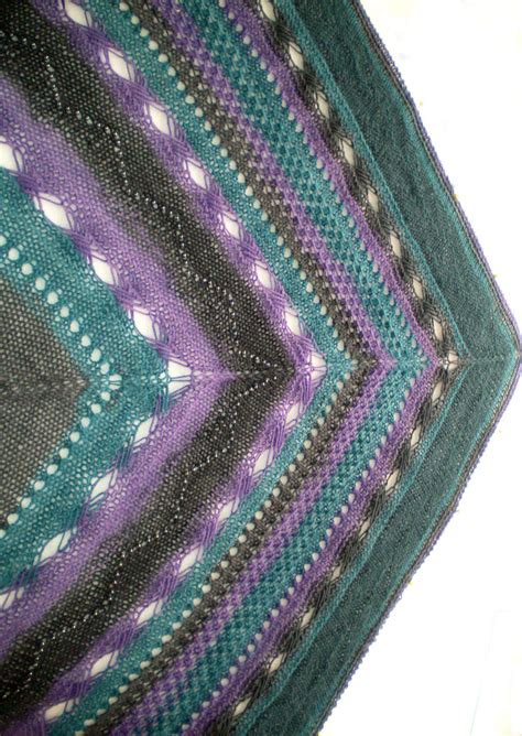 Great pattern for a beginner. Criss Cross Stitch Knitting Patterns - In the Loop Knitting