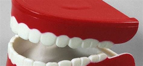 Gigi palsu adalah agak tahan lasak, tetapi ia boleh rosak dan lebih lembut daripada gigi semula jadi. Jangan Sembarangan Pasang Gigi Palsu, Picu Penyakit ...