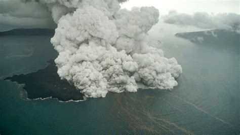 Melihat Penampakan Gunung Anak Krakatau Sebelum Dan Sesudah Erupsi