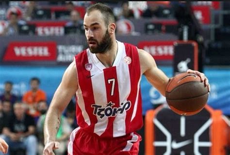 The player who signed the richest deal in basketball history recently beamed as spanoulis signed a jersey for him. Vassilis Spanoulis - wciąż nie da się go zatrzymać ...