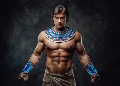 Sexy Musculair Man In Egyptische Kostuum Stock Foto Image Of Kleding