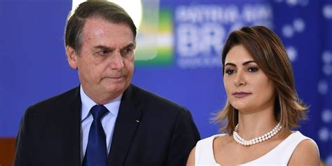 Michelle Bolsonaro tem foto íntima divulgada após brochada de Bolsonaro