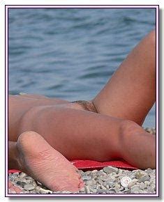 Relaxed Yong Teen Amateurs Admires Itself Under Hot Sun At Beach