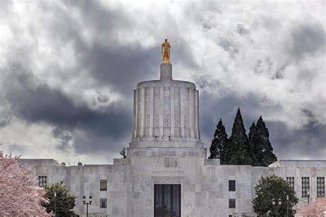 Oregon State Capitol Building Photograph By Jit Lim Fine Art America