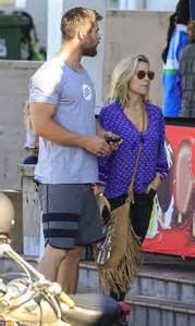 Chris Hemsworth Displays Bulging Biceps While Out With Elsa Pataky On The Gold Coast Daily