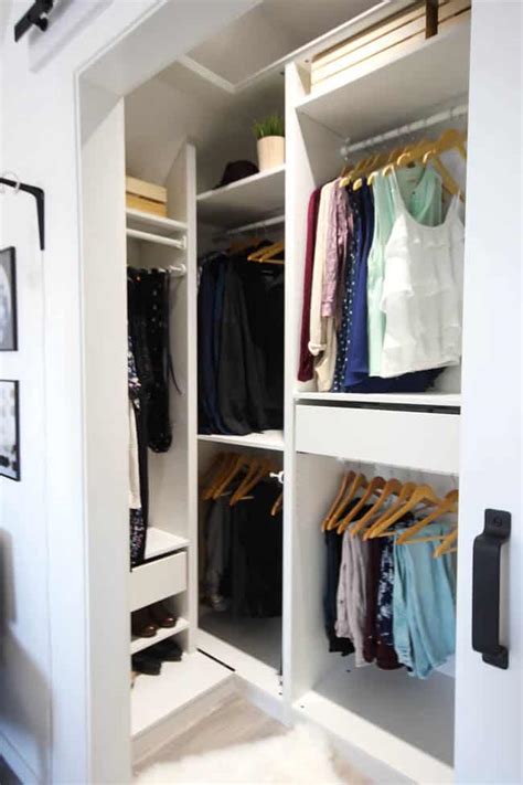 Ikea makes it easy to stay organized with their large range of closets. DIY an Organized Closet {big or small!} with the Ikea PAX Wardrobe System | The Happy Housie