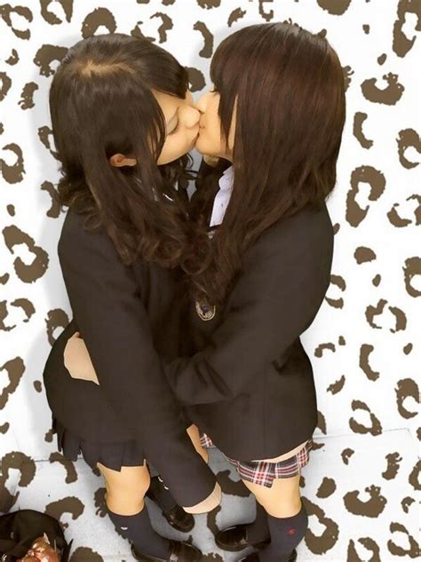 めんどるみお♡ On Twitter Rt Jurijuripon ほっぺにキスはまだレズじゃないよな`・ω・´