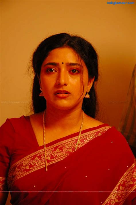 Praveena Actress Photoimagepics And Stills 131804