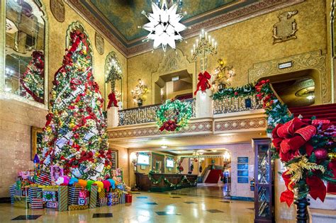 In a standard movie theater, we lose our sense of having our own space. Holiday Film Series at the Alabama Theatre 2017 ...