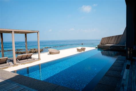 St Regis Maldives Vommuli Resort Exclusive And Modern Luxury In The