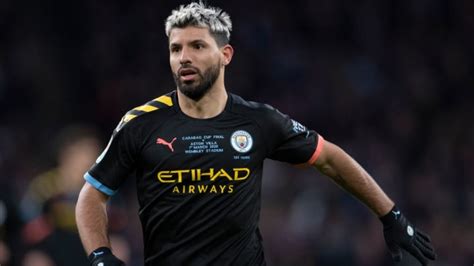 His potential is 87 and his position is st. FIFA 21 : TOP 10 des meilleurs attaquants
