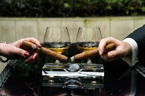A Brief History Of Cigars And How To Smoke One Like A Pro