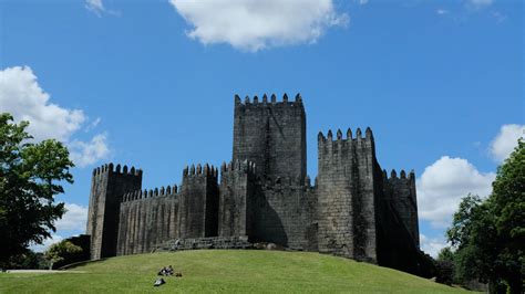 Castelo De Guimarães Guimarães All About Portugal