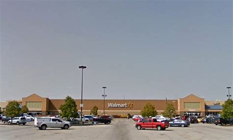 Young Man Shocks Older Veteran Other Shoppers At Iowa Walmart The