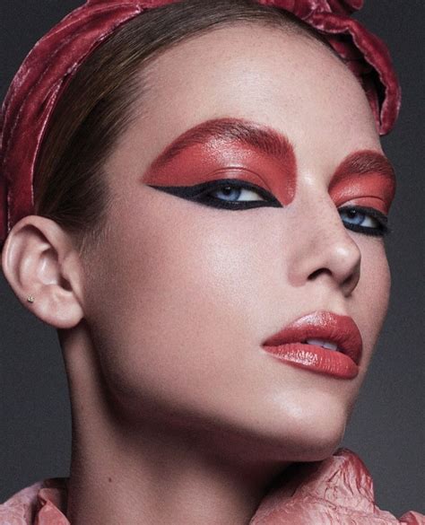 Hannah Ferguson Models Bold Makeup Looks In Vogue Mexico Bold Makeup