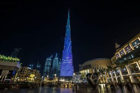 Burj Khalifa At 10 Crowds Gather To Watch Light Show In Dubai