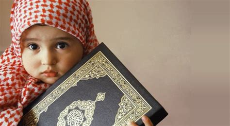 Khususnya ketika dia harus menyentuh dan melihat mushaf. Bolehkah Seseorang yang Haid Membaca Al-Qur'an
