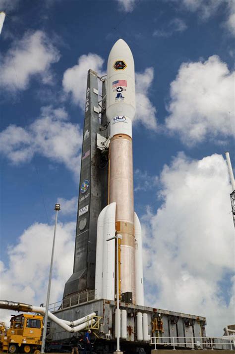 Spaceflight Now Atlas Launch Report Atlas 5 Rocket On The Launch Pad