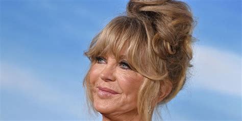 At 77 Goldie Hawn Poses In Swimsuit For Stunning Sunset Pic And Fans
