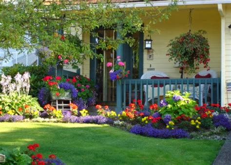 Get our list of 35 simple landscaping ideas for budget and low maintenance to get started. Gardening and Landscaping: Landscaping Ideas For Front Of House