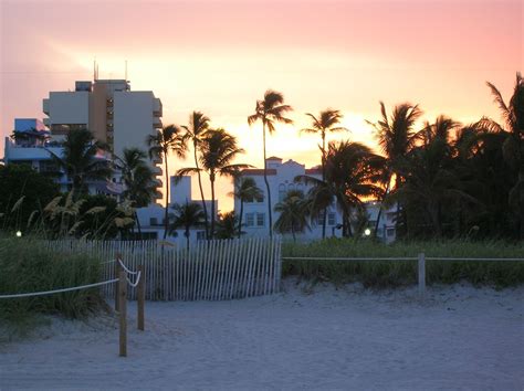 Lining up plans in miami? sunset at Ocean Drive (With images) | Ocean drive, Ocean ...