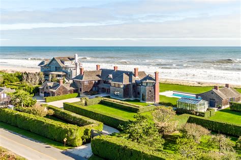 Rich New Yorkers Buying Up Multiple Hamptons Quarantine Mansions