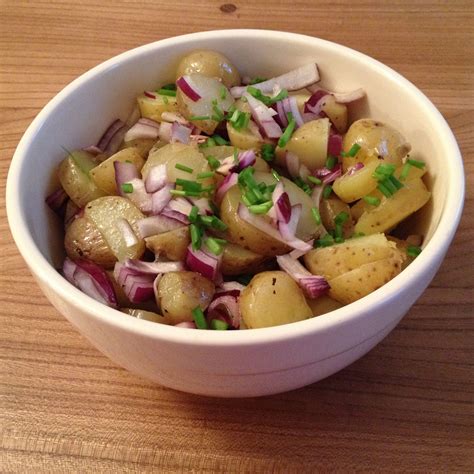 Salade De Pommes De Terre Aux Oignons Rouges Les Papilles De Karen