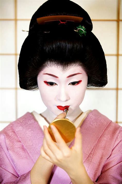 Pin By Rossana Santos On Geisha Geisha Makeup Beauty Routines