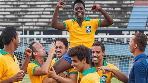 Not a single thing was impossible for him: Pelé: trama, cast, trailer e streaming del film in onda ...