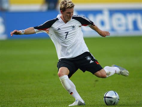 Transferts, salaire, palmares, statistiques en club et en sélection nationale. Bundesliga Classic