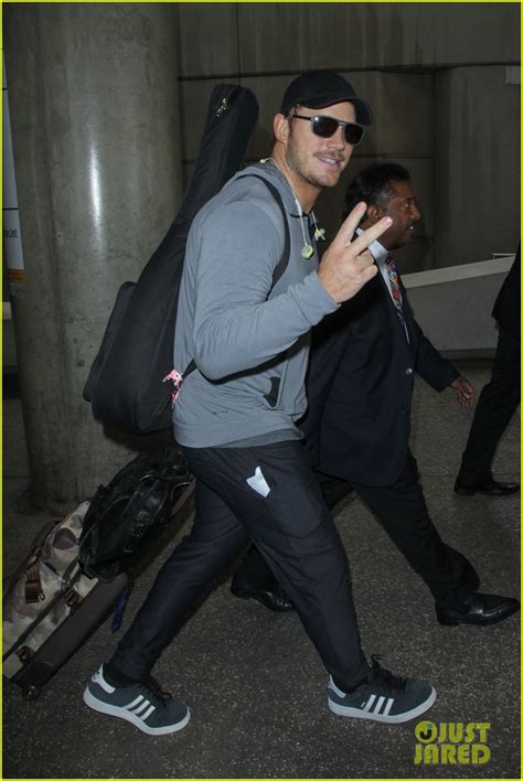 Chris Pratt Seems Pretty Happy To Be Back In Los Angeles Photo 3912380 Chris Pratt Photos