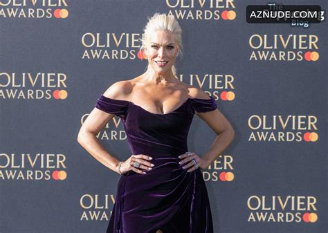Hannah Waddingham Sexy Shows Off Her Hot Cleavage At The Olivier Awards