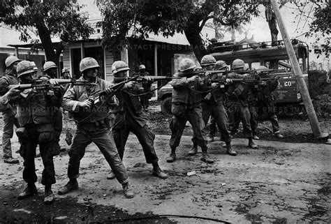 U S Marines Têt offensive Battle of Hué Vietnam February 1968