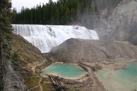 Wapta Falls A Wide Powerful Falls In The Canadian Rockies