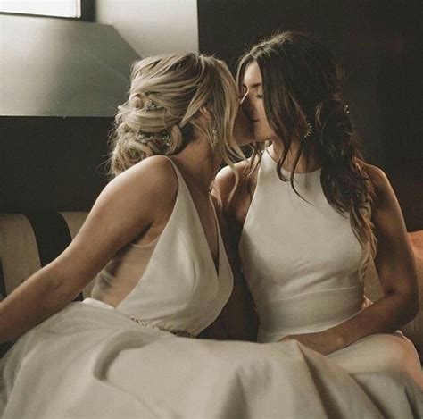Lesbian Bride Lesbian Hot Cute Lesbian Couples Lesbians Kissing Wlw Wedding Lesbian Wedding