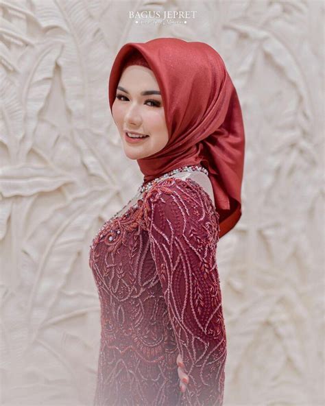 tutorial hijab satin untuk kebaya elegan dan cantik all things hair id