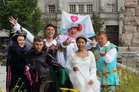 Interview Gary Tank Commander And The Cast Of Sleeping Beauty At Hmt
