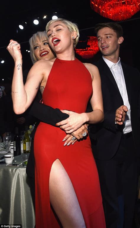Miley Cyrus Puckers Up For A Kiss With Rita Ora At Pre Grammys Bash Daily Mail Online