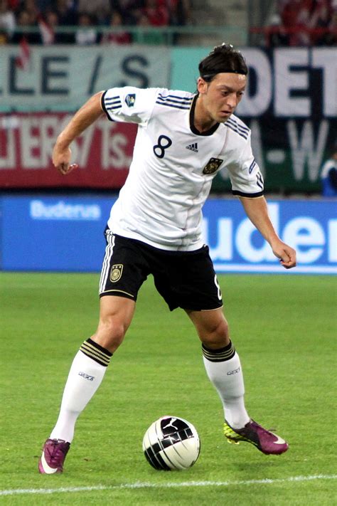 We link to the best sources from around the world. File:Mesut Özil, Germany national football team (04).jpg ...
