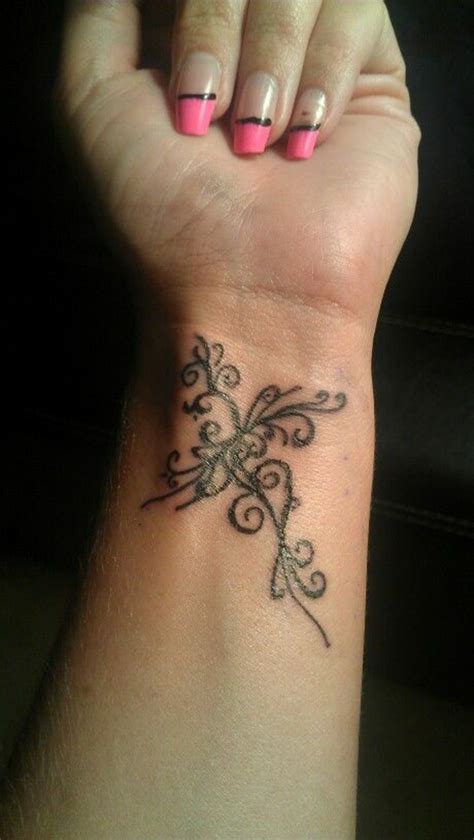 Mandala und mehandi design erfreuen sich heute auch einer popularität und sie sind für die armbandtattoos sehr angesagt. 100 Ideen für Handgelenk Tattoo - werden Sie unique im Trend