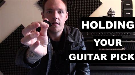 Holding Your Guitar Pick Youtube