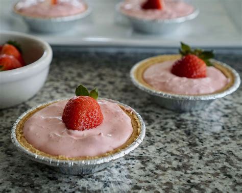 Easy No Bake Strawberry Mini Cream Pies Thirty Minus One